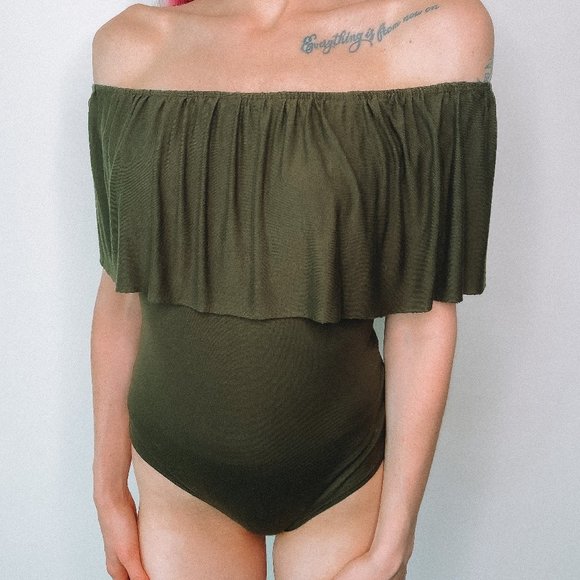 FashionNova Green Over The Shoulder Ruffle - Picture 1 of 5